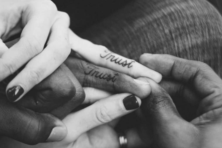 tattoo-doigt-fidelite-signification