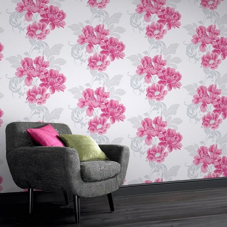tendance papier peint motif floral fauteuil gris coussins parquet bois