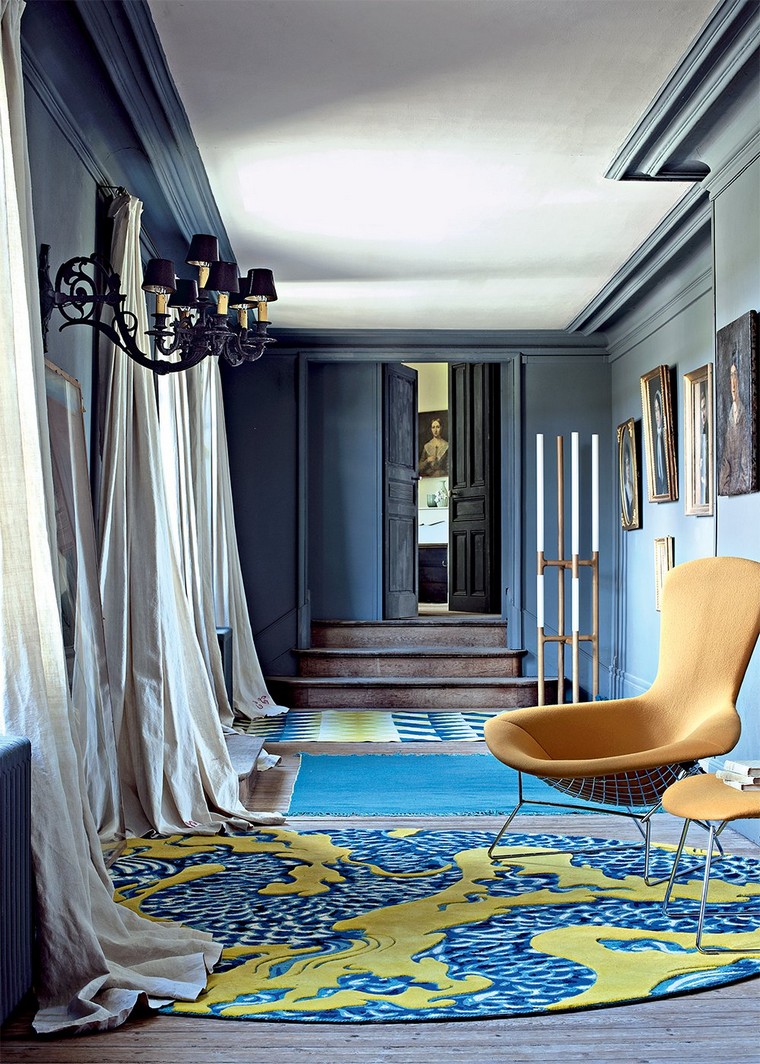quelle couleur pour un couloir tapis sol design chandelier fauteuil jaune tapis sol