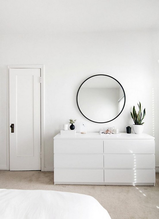 miroir-rond-decorer-un-mur-entree-commode