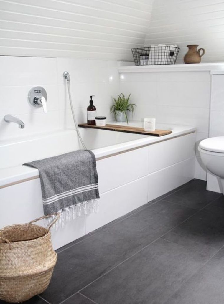 amenagement-salle-de-bain-sous-comble-faible-hauteur-baignoire
