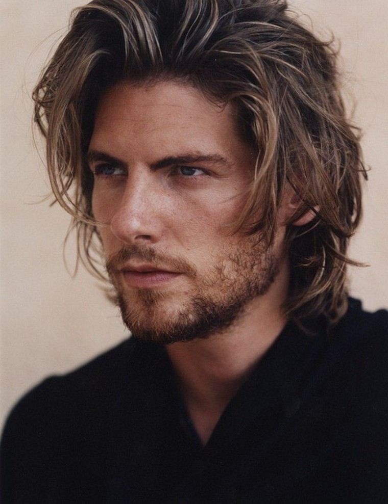 cheveux-long-homme-coiffure-idees