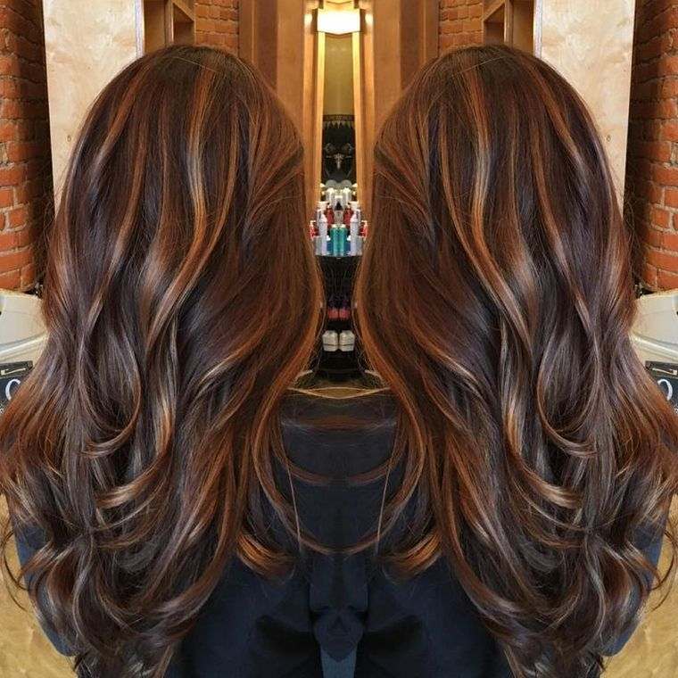 couleur balayage caramel-cheveux-ondulations