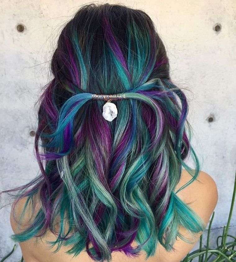 couleur balayage cheveux-bleu-vert-meches-originales