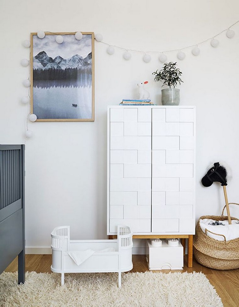 deco-scandinave-bebe-fille-idee-deco-noir-blanc-chambre-bebe
