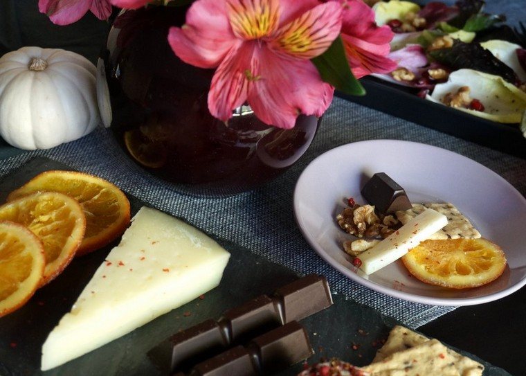 décorer une table halloween fleurs bouquet déco idées chocolat fromage