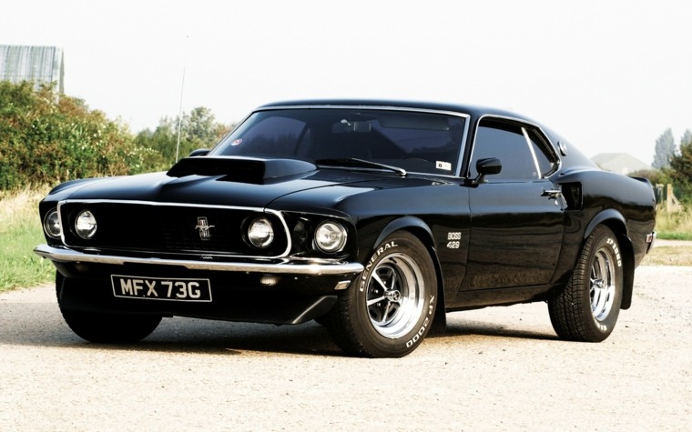 ford-mustang-noire-muscle-car