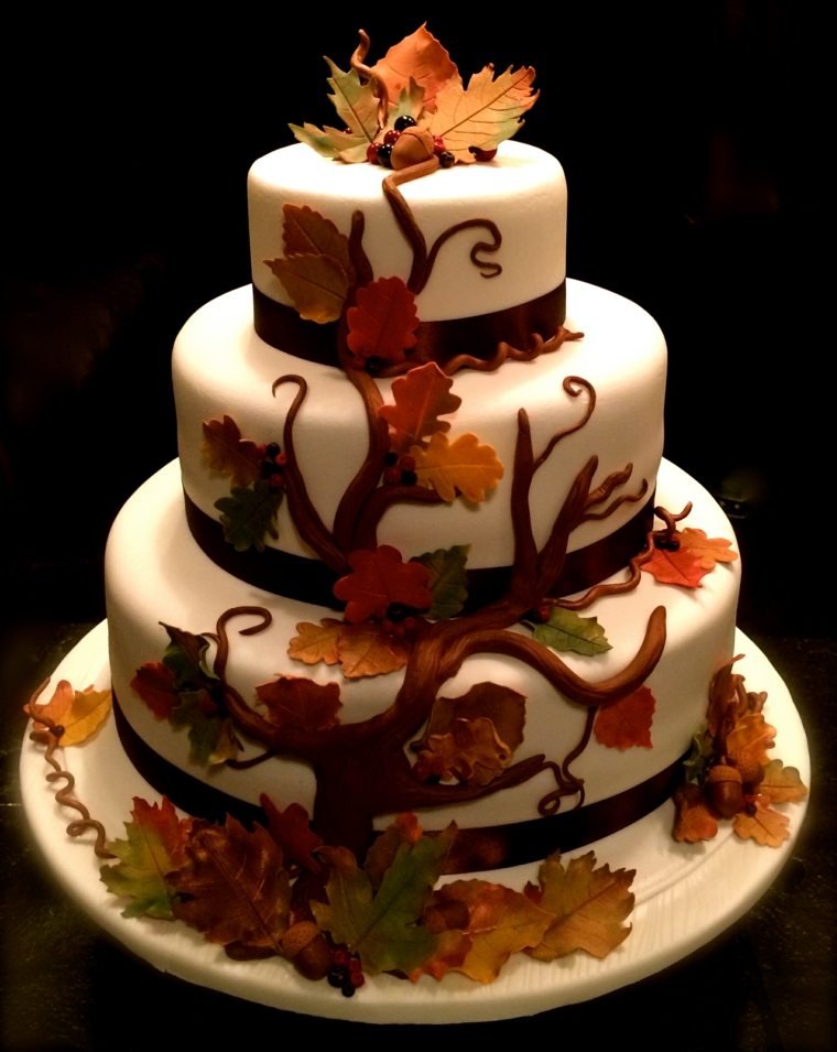 gâteau de mariage automne-blanc-brache-feuilles-tombees
