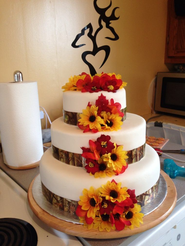 gâteau de mariage automne-blanc-gerbers