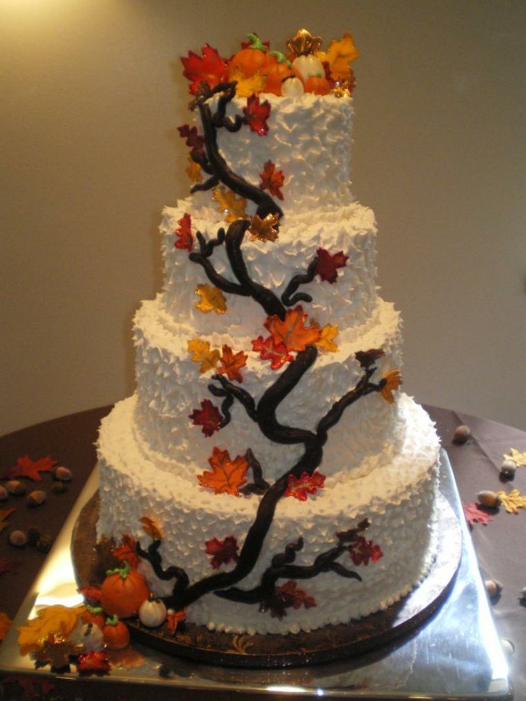 gâteau de mariage automne-branche-feuilles-jaunes