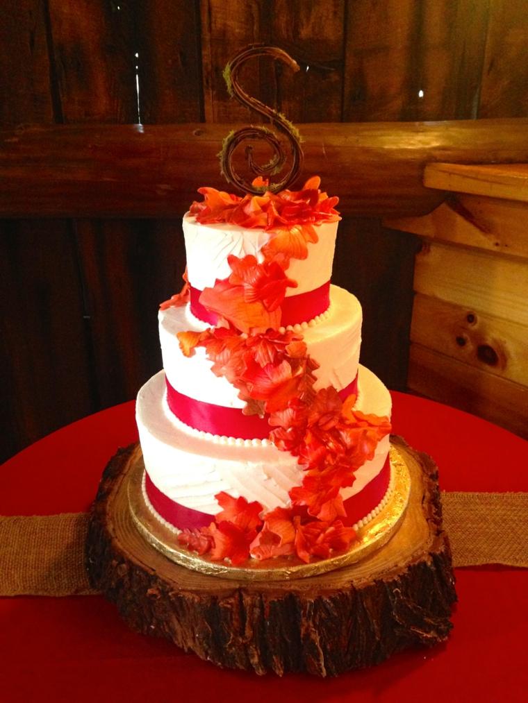 gâteau de mariage automne-feuilles-or-sur-tronc