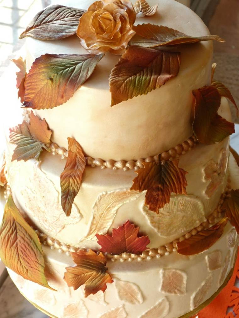 gâteau de mariage automne-feuilles-seches-rose-seche