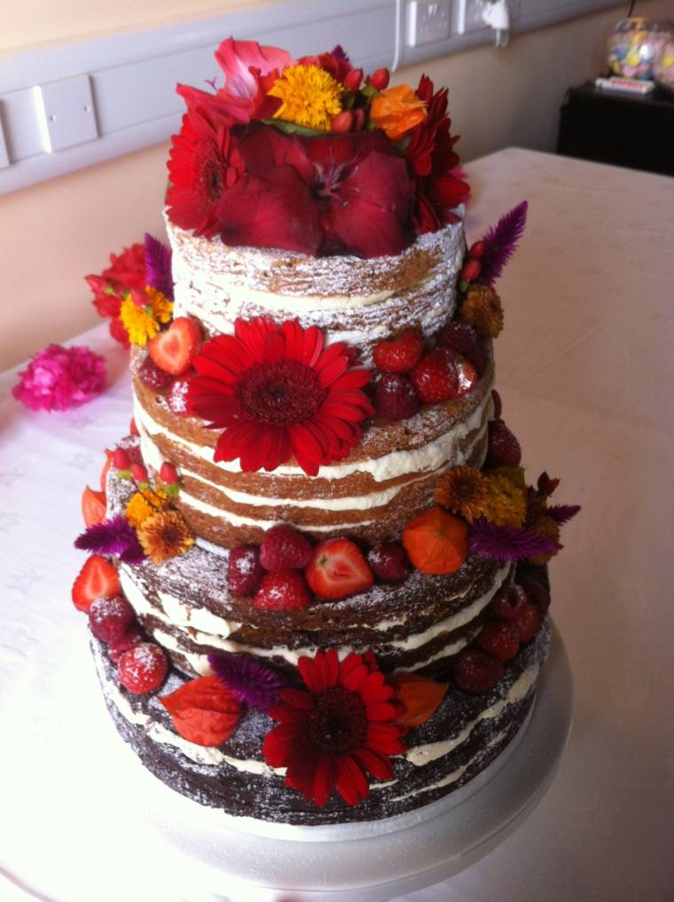 gâteau de mariage automne-fleurs-rouges