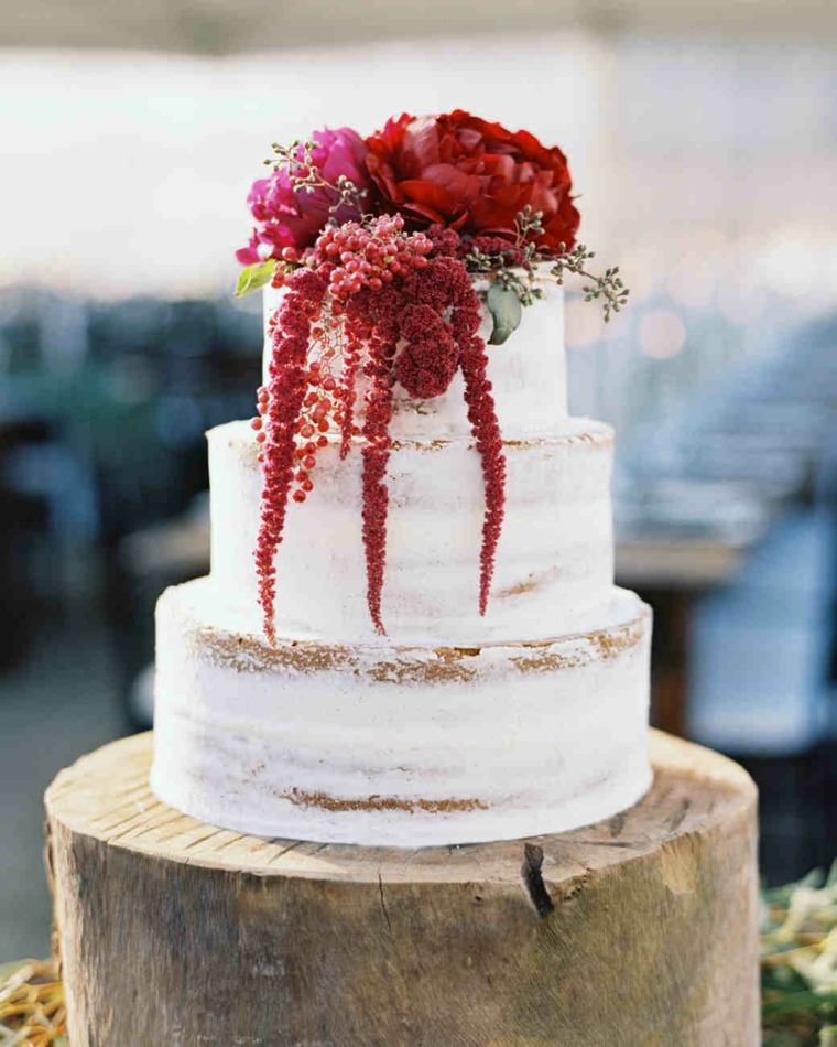 gâteau de mariage automne-tronc-arbre-fleurs-rouges