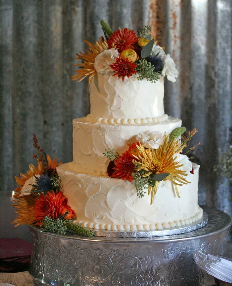 gâteau de mariage blanc-fleurs-automne