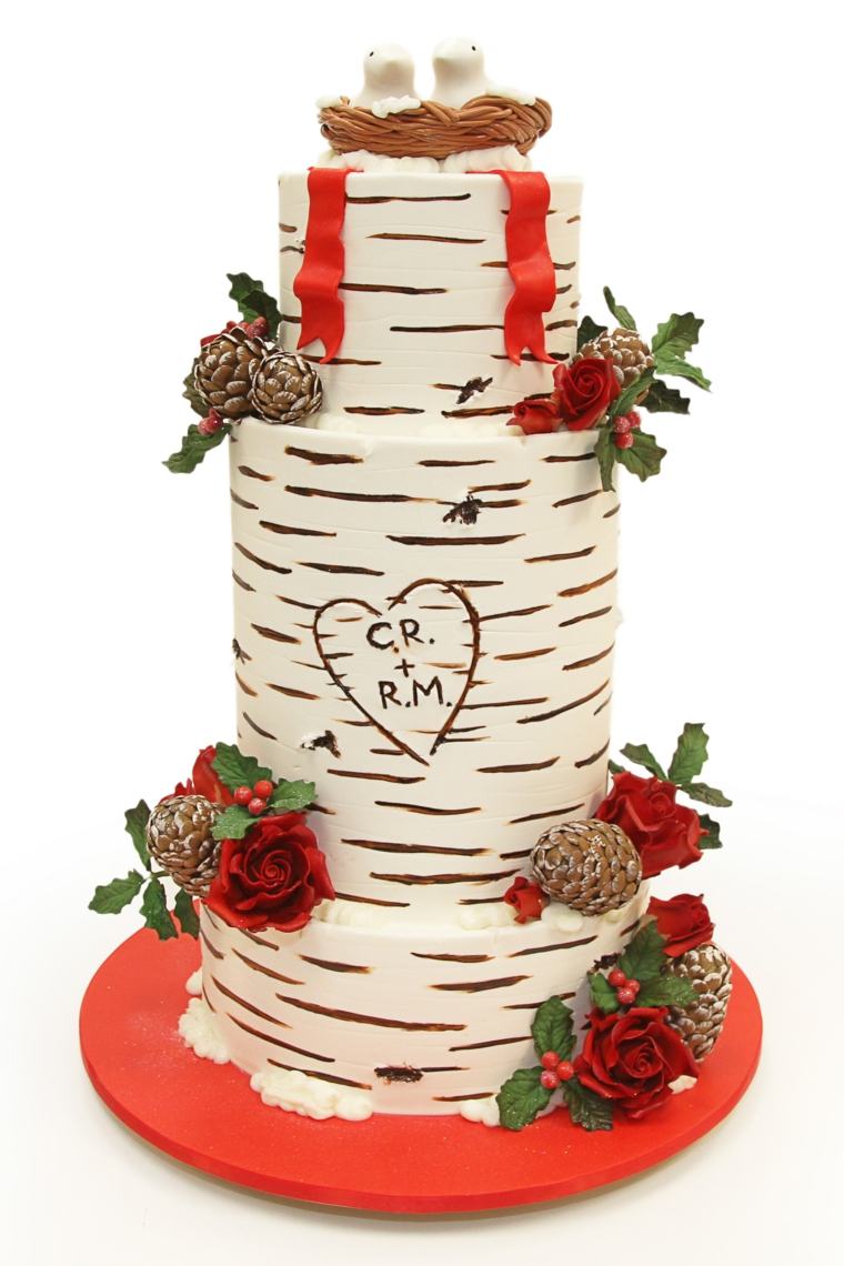 gâteau de mariage tronc-bouleau-roses