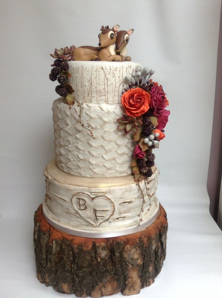 gâteau de mariage troncs-arbres-biches