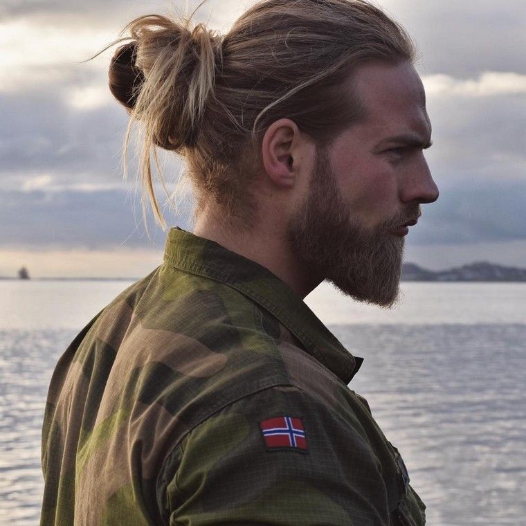 homme-barbe-cheveux-long-look-tendance
