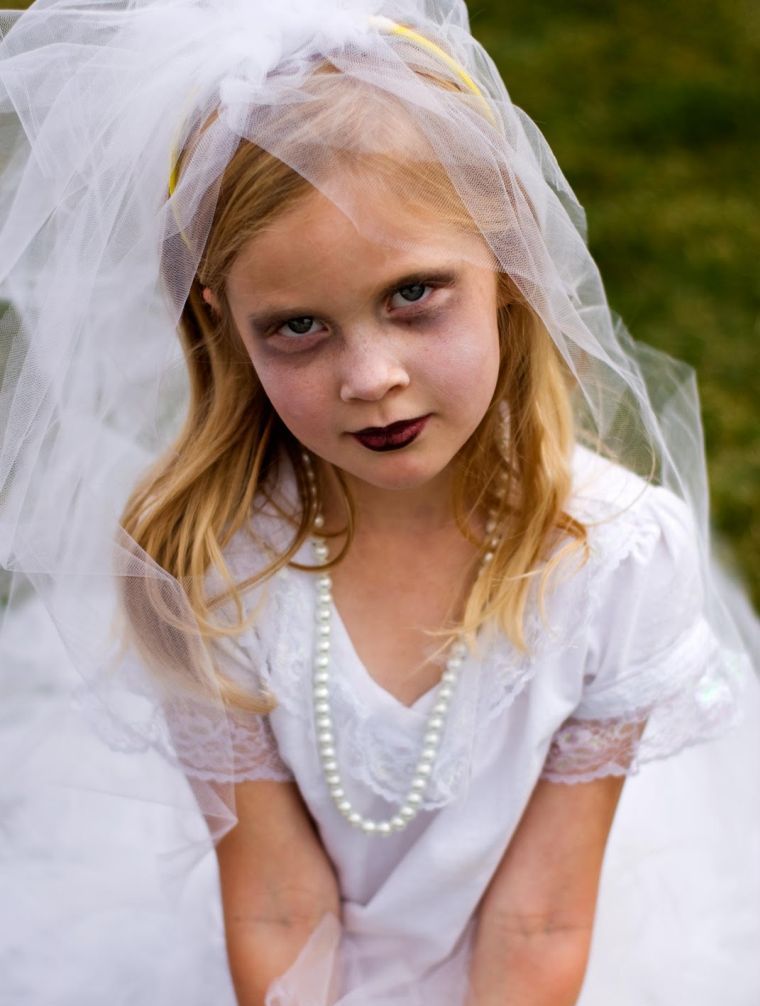 maquillage-halloween-enfant-effrayant-fantome-petite-fille