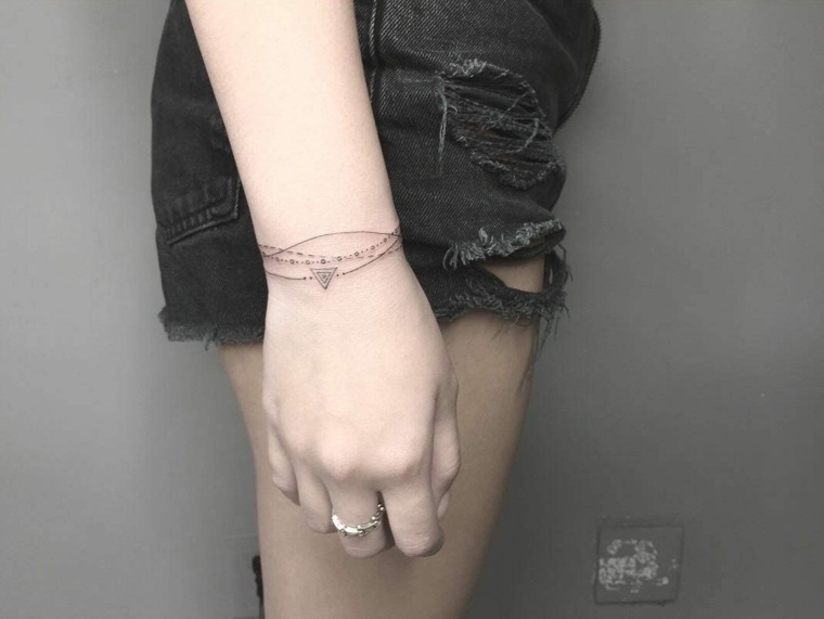 tatouage bracelet plusieurs-fille