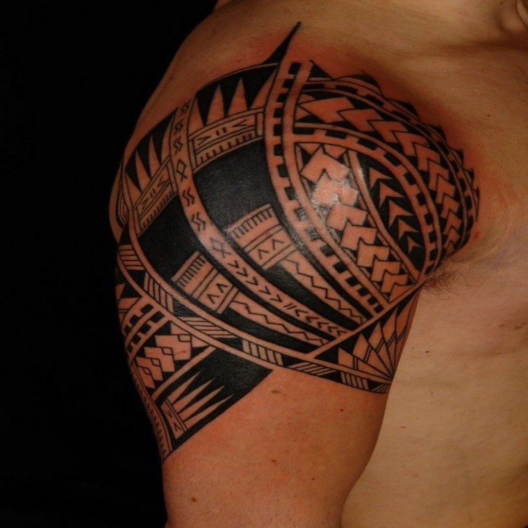 design-tatouage-polynesien-homme