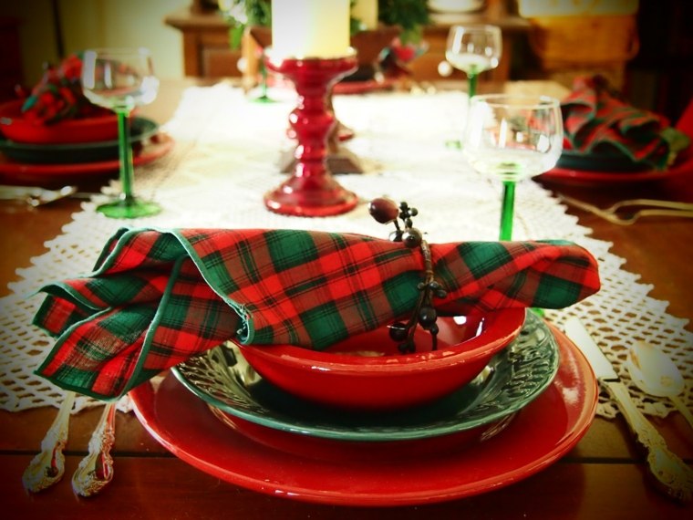 décoration de table de noël serviettes-carreaux-rouge-vert