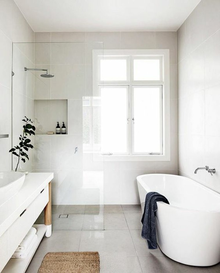 style minimaliste salle-bains-baignoire