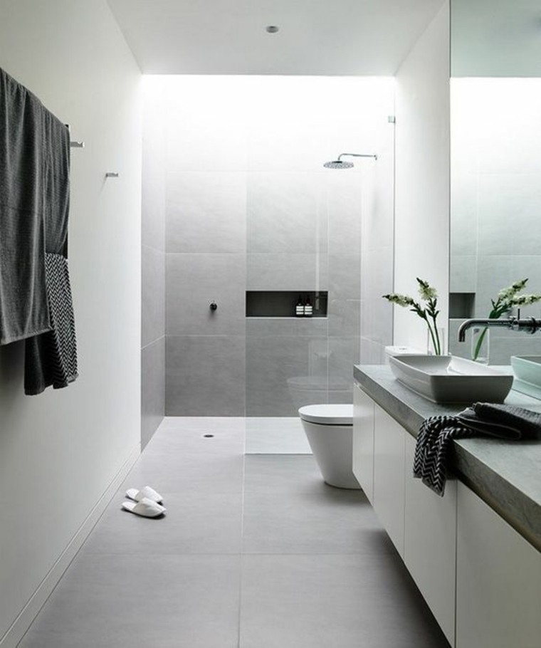 style minimaliste salle-bains-grise