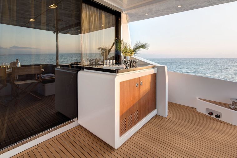 yacht-luxe-photo-interieur-deco-terrasse-meuble