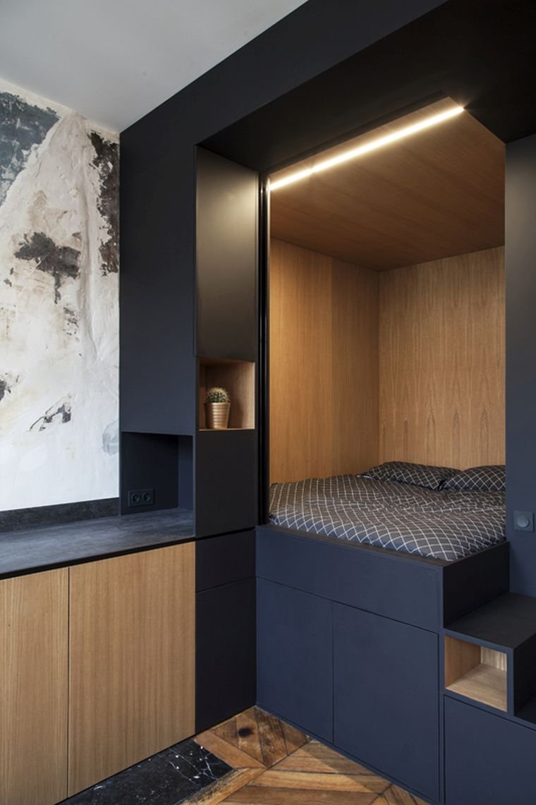 idee-deco-studio-paris-petit-appartement-design-chambre-noir-bois