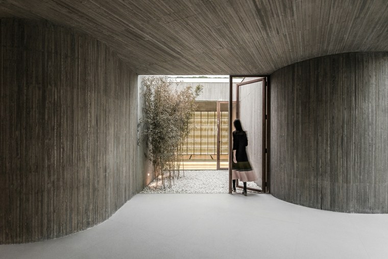 maison de thé interieur-espace-bouddhiste-pierre-beton