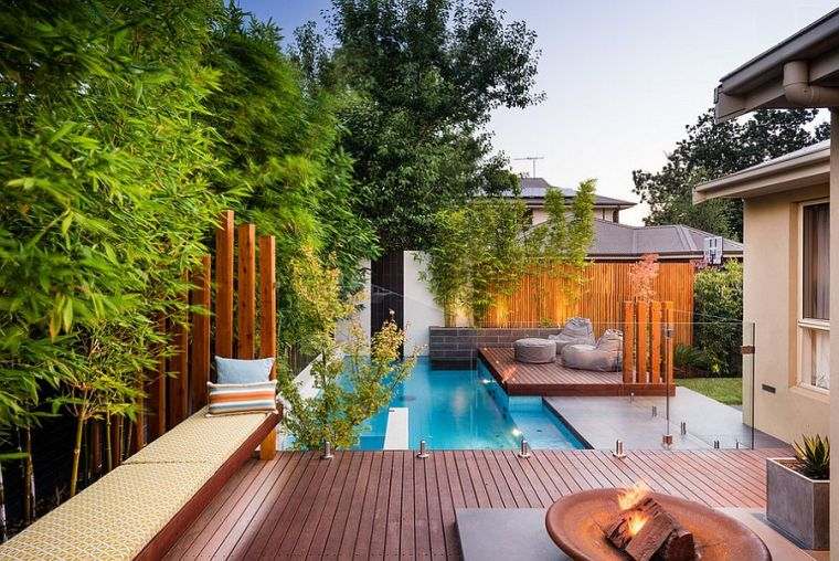 petite-piscine-jardin-terrasse-bois-style-mediterraneen