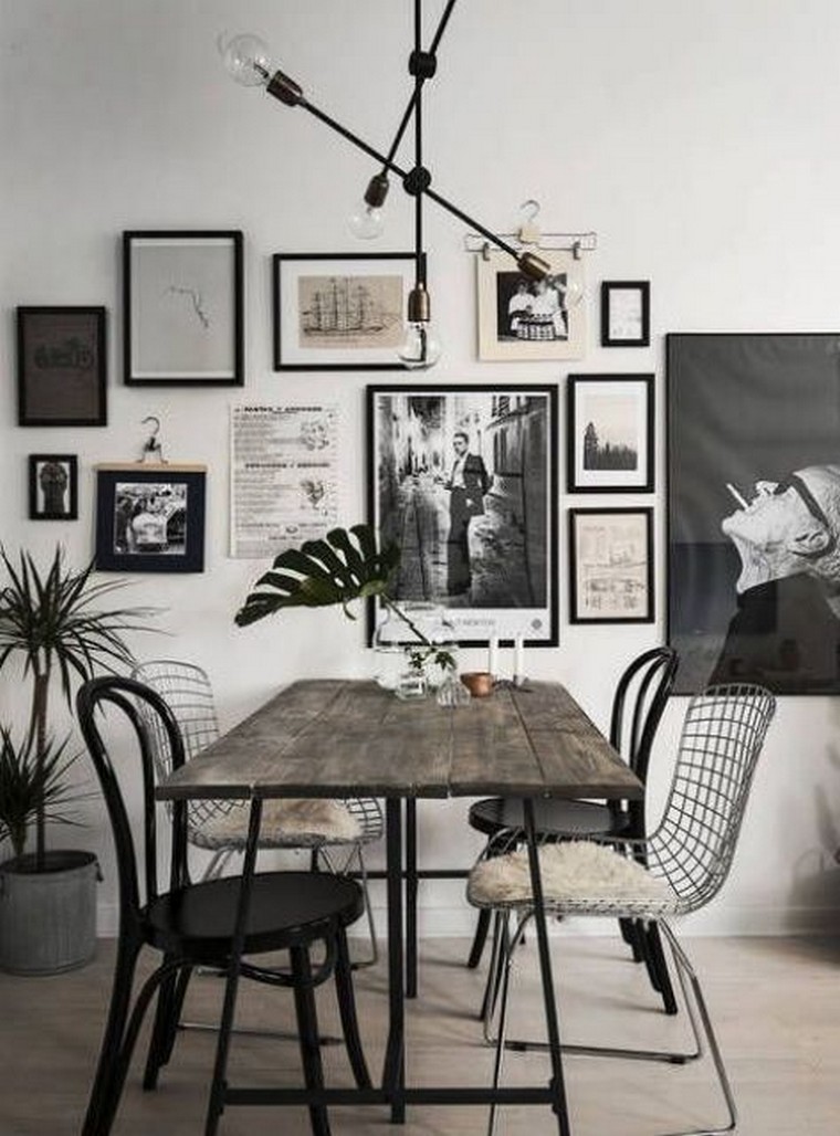 tableau-mur-noir-blanc-salon-tapis-table-bois