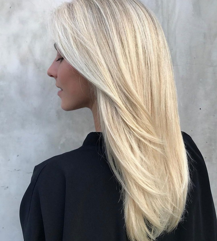 coupe de cheveux dégradé femme blond platine