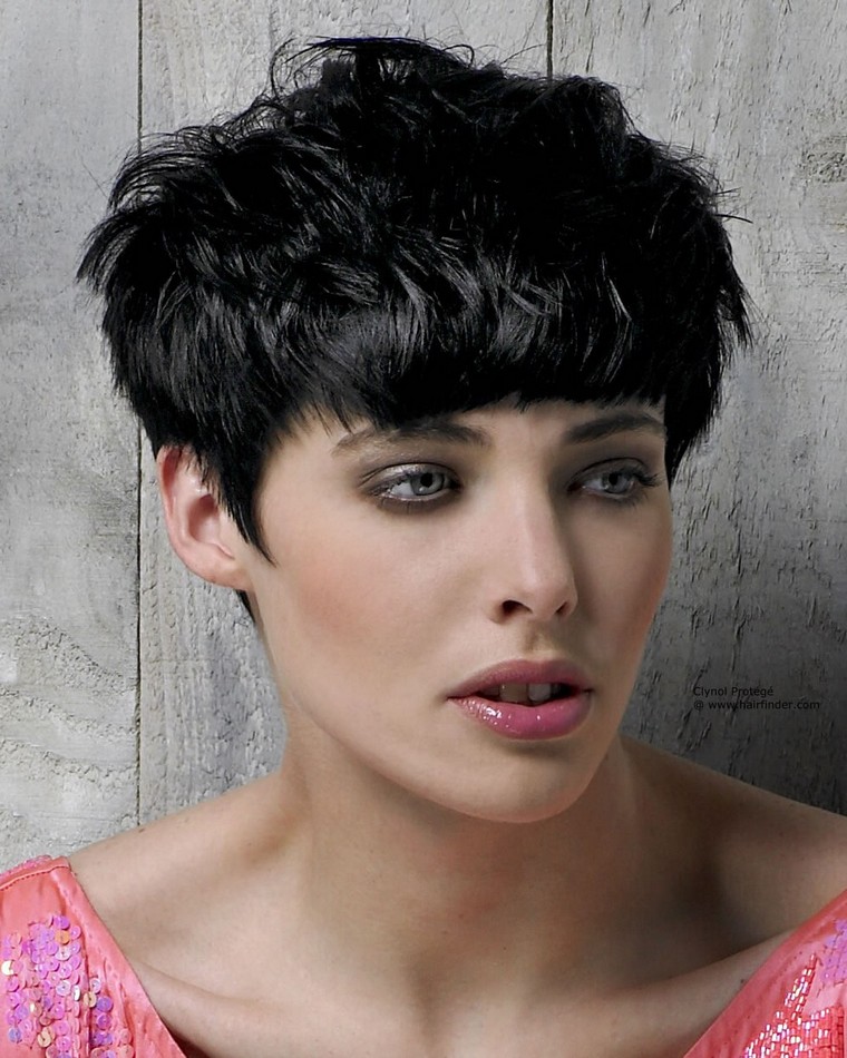 femme-cheveux-courts-coupe-tendance