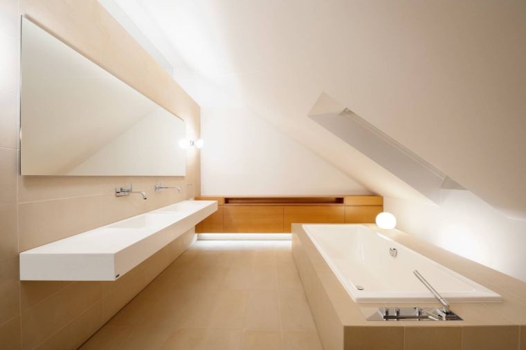 salle-de-bain-sous-pente-deco-minimaliste-touches-de-bois