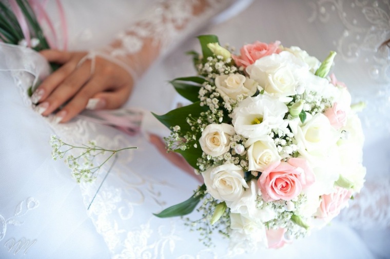 bouquet-de-mariage-roses-blanches-idees