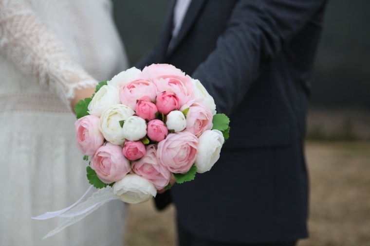 bouquet mariée composition-florale-mariage-petits-bouquets-design