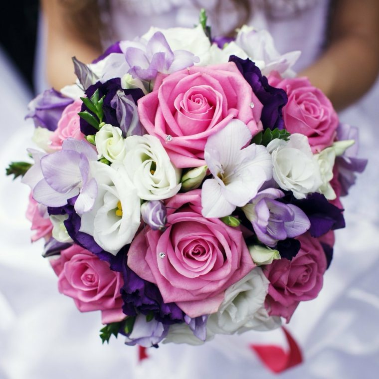 bouquet mariée fleurs-couleurs-idees-romantiques-2018