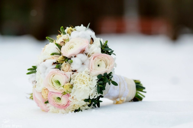bouquet mariée roses-blanches-deco-romantique-2018