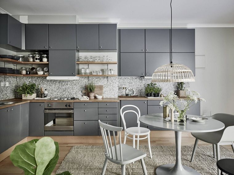 deco-contemporaine-cuisine-amenagement-interieur-credence-petit-carreaux-meuble-gris
