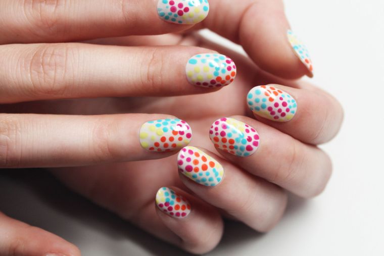 deco-ongles-gel-couleur-vive-theme-paques-idees