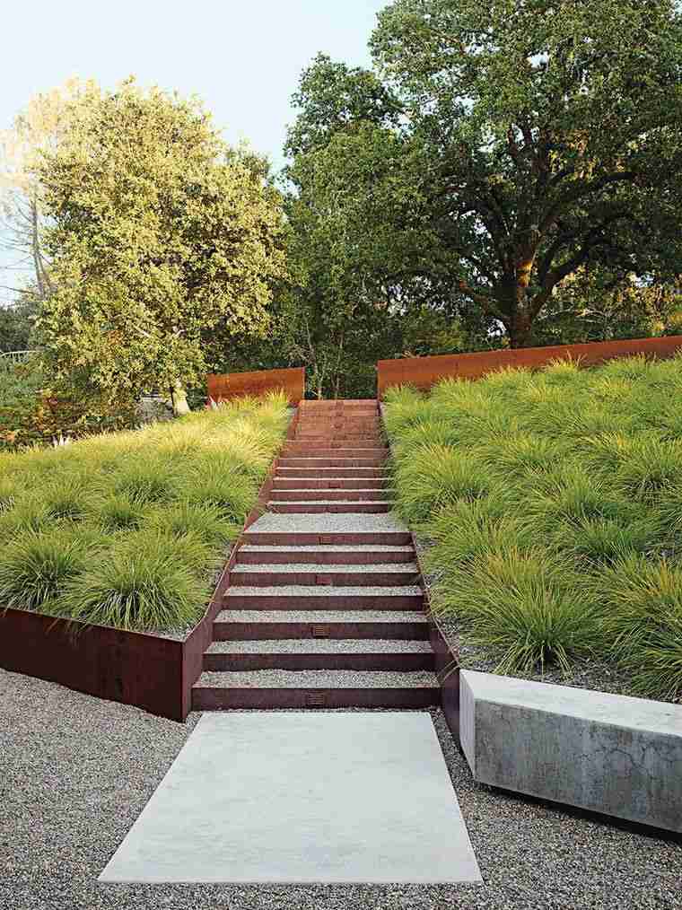 escalier-de-jardin-acier-corten-terrain-en-pente