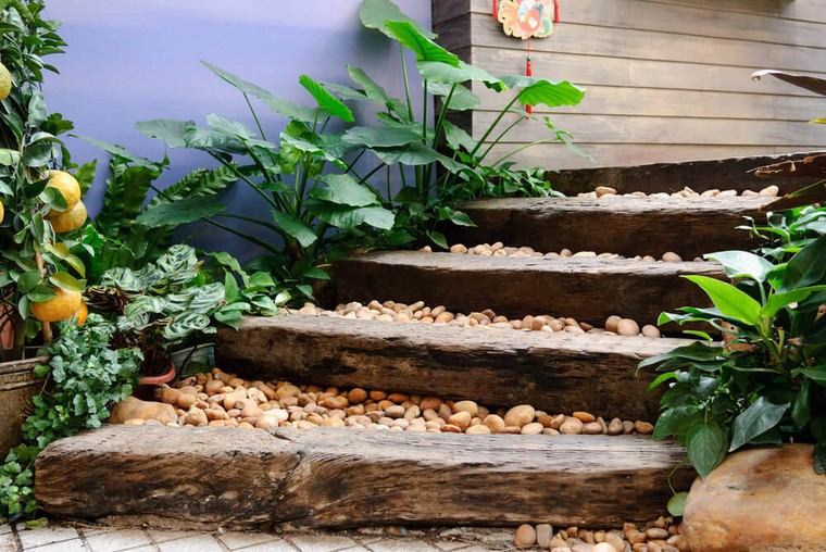 idee-escalier--de-jardin-pierre