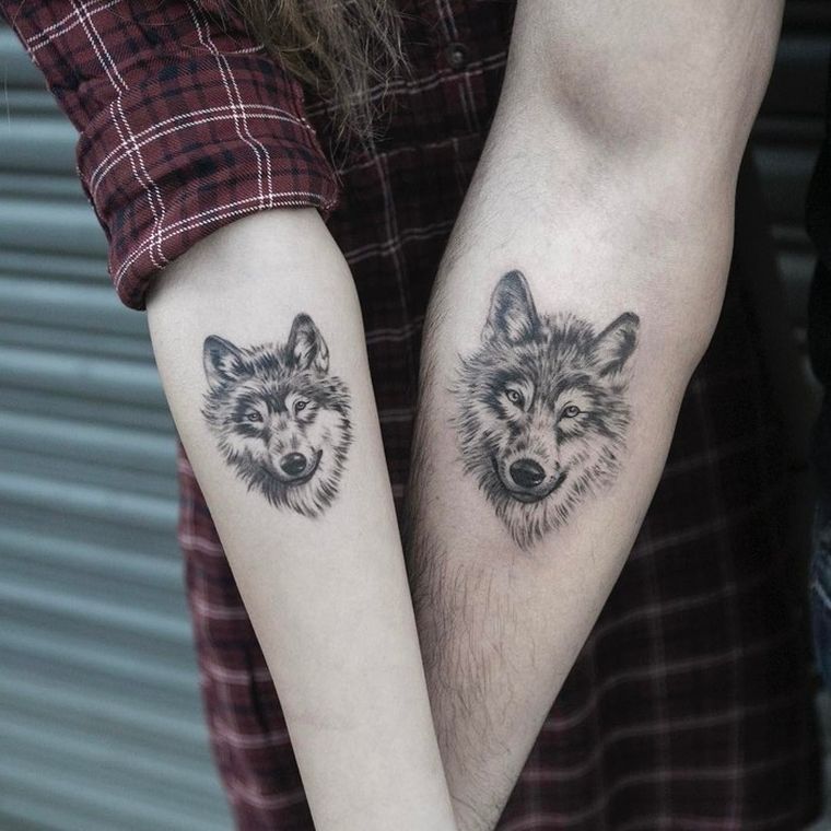 modele-tatouage-de-loup-bras-femme-homme