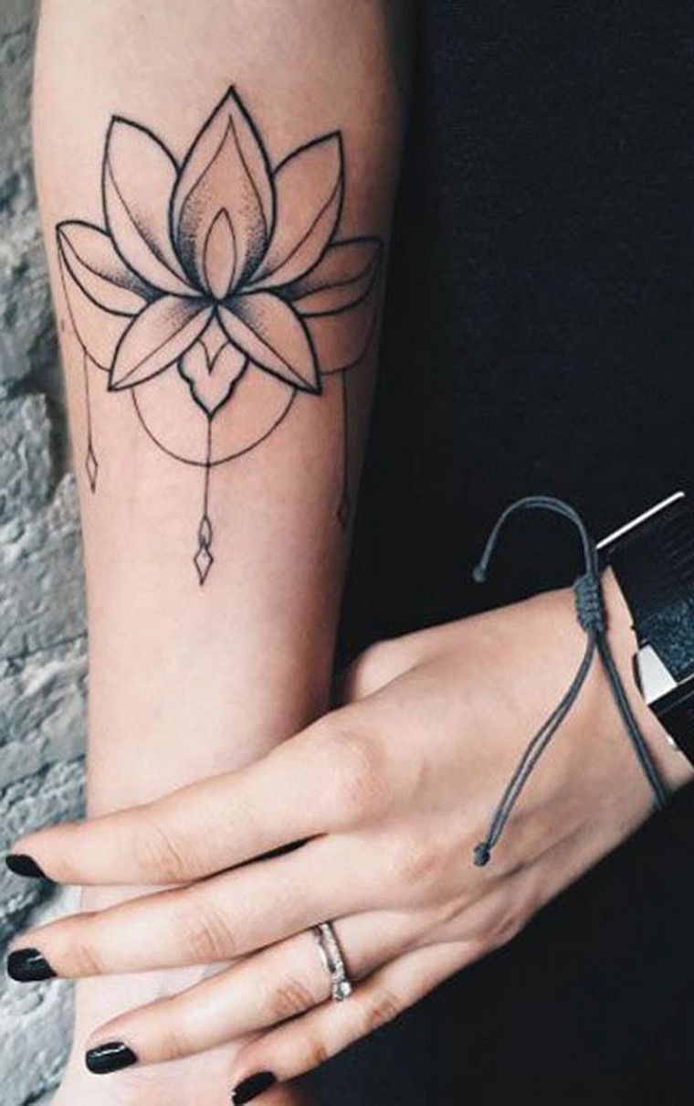 tatouage-fleur-boho-petit-tatouage