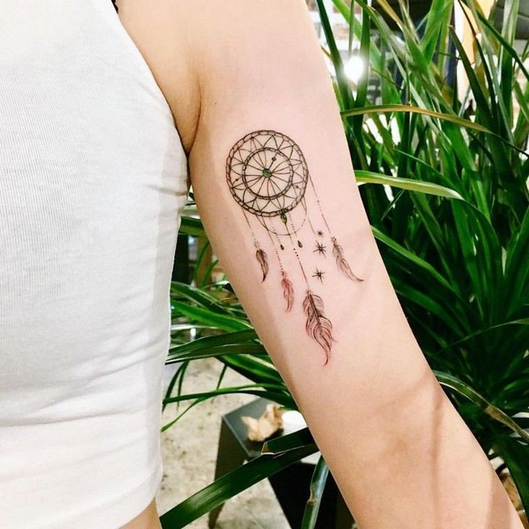 idée tatouage bras femme tatouage attrape reve 