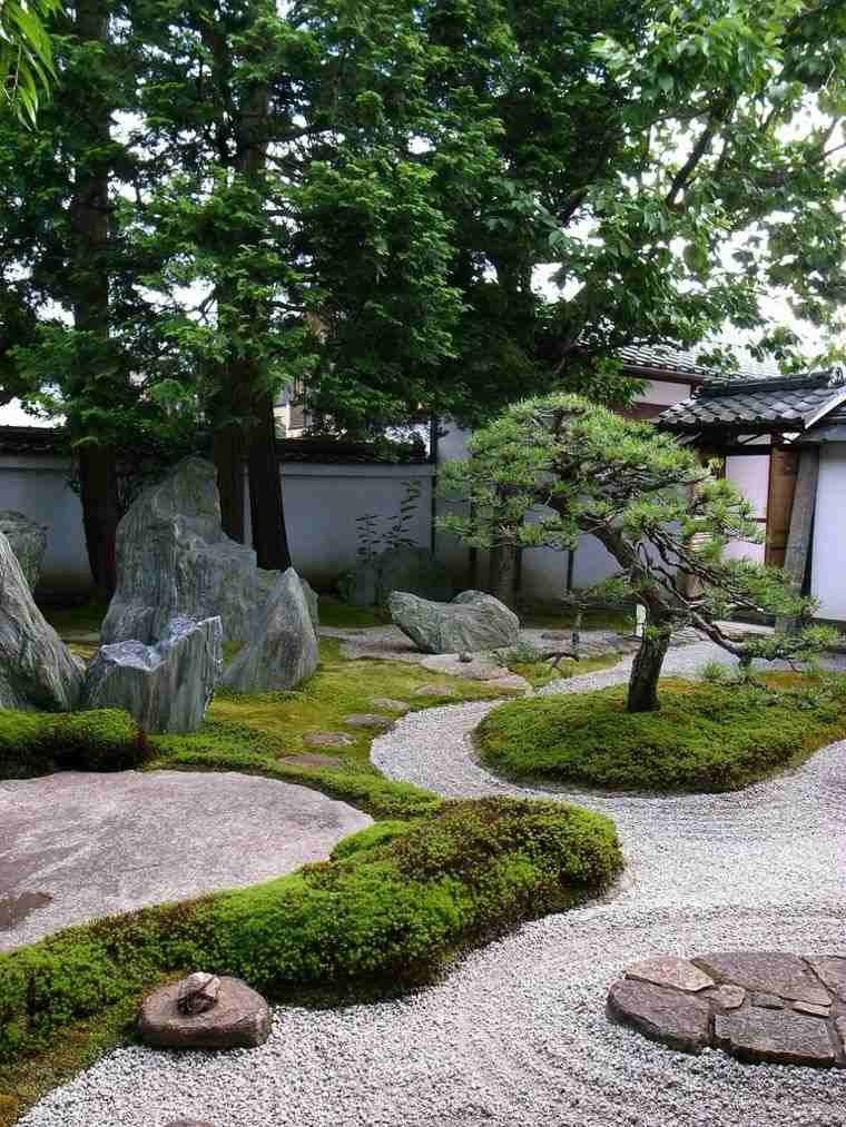 allee-de-jardin-japonais-petit-espace