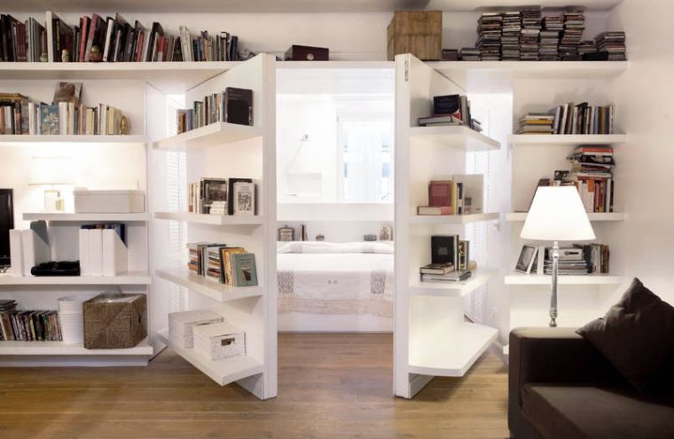 bibliotheque-originale-meuble-porte-ouvrable-couleur-blanche