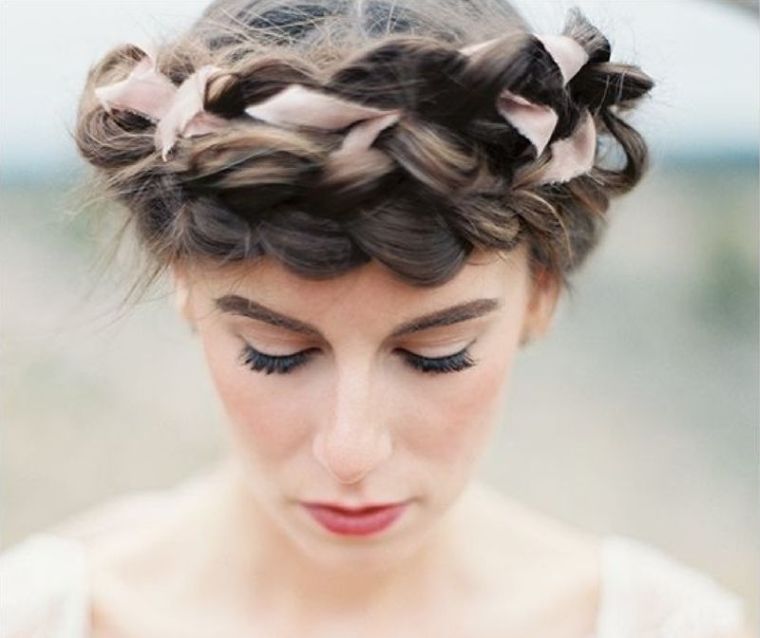 coiffure-mariage-tendance-accessoire-cheveux-ruban-tresse-couronne
